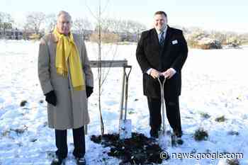 Duke of Gloucester plants Wanstead Flats Queen's Green Canopy ... - Epping Forest Guardian