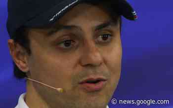 Massa a gamba tesa sull'ex compagno: che badilata - TuttoMotoriWeb.it