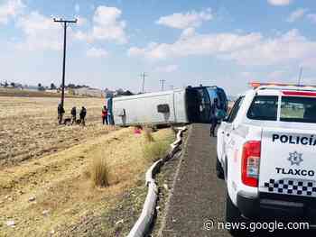 Vuelca autobús de ATAH en Tlaxco. - La Prensa de Tlaxcala -