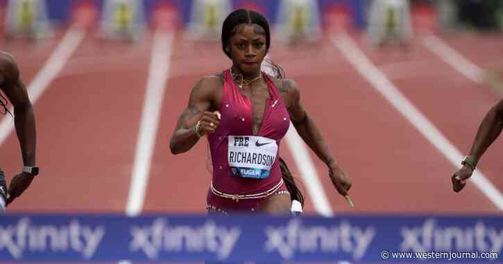 Watch: Applause Erupts as Argumentative US Track Star Is Kicked Off Plane