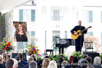See Axl Rose, Billy Corgan, Alanis Morissette Pay Musical Tribute to Lisa Marie Presley at Graceland Memorial
