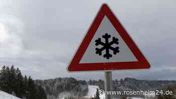 Eggstätter (56) verliert Kontrolle über Auto und prallt frontal gegen Baum - eine Verletzte