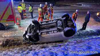 Leonberg: Glatteis! Auto überschlägt sich | Regional - BILD