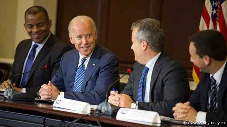 AP sources: Biden to pick Zients as his next chief of staff