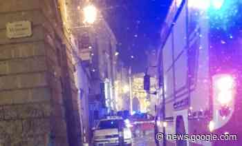 Incendio nel centro storico di Manduria, ferito un vigile del fuoco - LaVoce