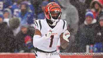 Bengals lead Bills 17-7 at halftime