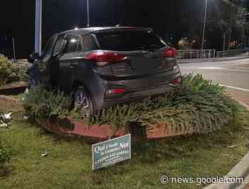 Pineto. Termina con la sua auto nella rotonda "sul mare" - I Due Punti