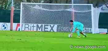 Difensore del Verona raccoglie un passaggio in area con le mani ... - Sport Fanpage