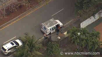 Suspects Sought After Postal Carrier Robbed in Miramar