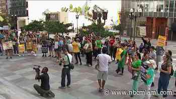 Hundreds Rally Outside Miami-Dade Courthouse for Reproductive Rights on Roe V. Wade Anniversary