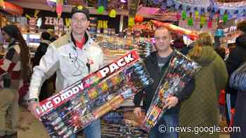 Feuerwerksgarage Schenefeld: Kunden stehen Schlange für Böller - shz.de