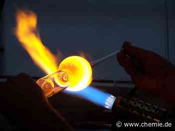 Atome im Glas springen wie kosmische Teilchen