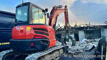 Feuer in Badezeit auf Sylt Sylt: Bagger reißen Restaurant-Ruine in ... - shz.de
