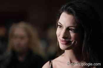 Hathaway, McKenzie anchor stylish adaptation of 'Eileen' - St. Albert Gazette