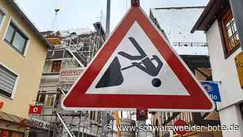 Kopfstand in Calw: Was hat Baustellen-Schild mit Fachkräftemangel zu tun?