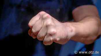 Schneeballschlacht in Jena endet in Schlägerei - Mann muss nach Prügelei ins Krankenhaus