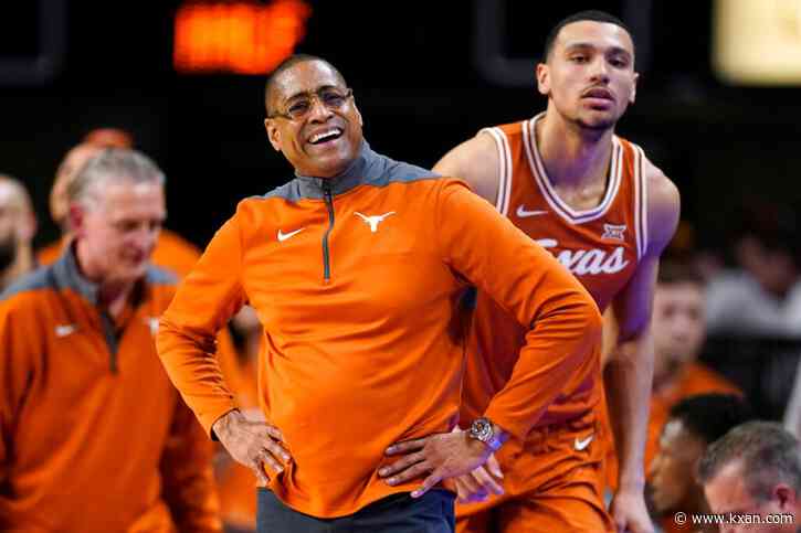 Longhorns fall 3 spots to No. 10 in AP poll, showdown with No. 4 Vols looming