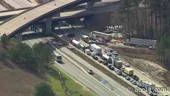 Tractor trailer hauling hogs crashes on I-95 in Cumberland County