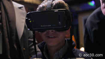 Legally blind chef donates electronic glasses to visually impaired teens in Chicago area