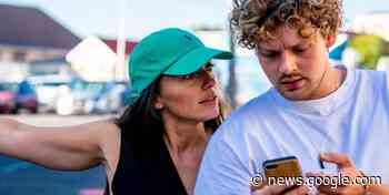 Anke de Jong haar rugzak in 'Wie is de Mol?' bewijst dat rugzakken ... - ELLE Nederland