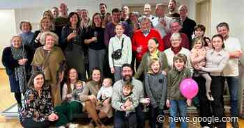 Gezellige nieuwjaarsdrink voor buren Bambruggedorp in Sint ... - Het Laatste Nieuws