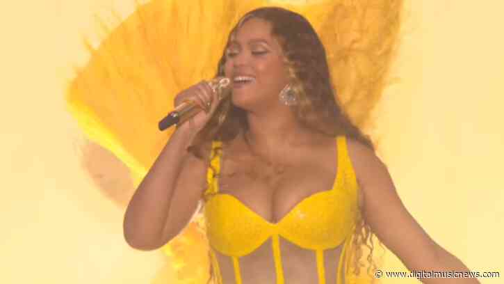 Beyonce Gives First Headlining Show in Four Years – At Dubai Resort