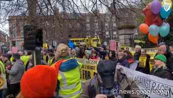 Refugees Welcome demonstration held outside the Shelbourne ... - Independent.ie