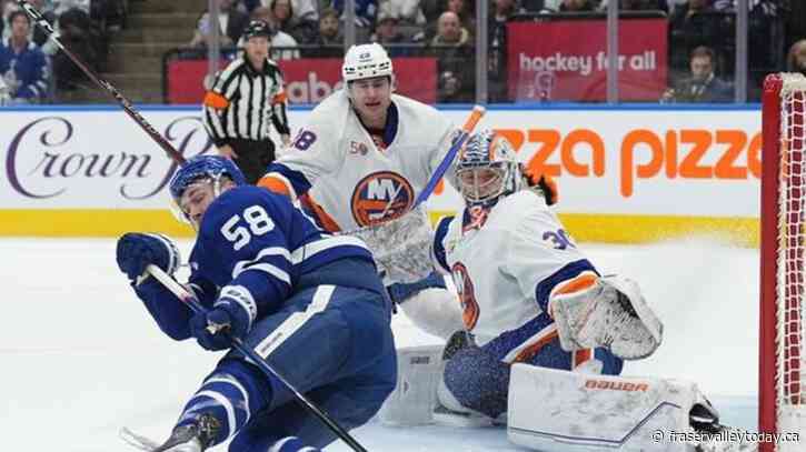 William Nylander powers Maple Leafs over struggling Islanders