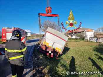 Pianella, camion finisce nella scarpata VIDEO - Abruzzo Cityrumors