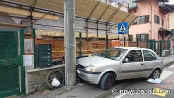 CHIVASSO - Investe una ragazza e finisce con l'auto contro un palo ... - QC QuotidianoCanavese