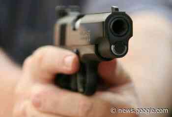 Homem encapuzado invade e assalta comércio no Jardim das ... - G+ Notícias