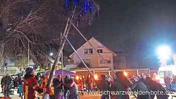 Fasnet Bad Herrenalb: Bernbacher Dorfhexen stellen Narrenbaum