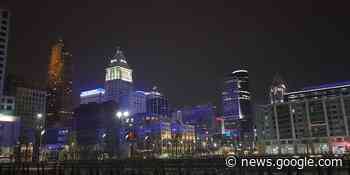 Blaze of blue lights in Downtown Cincinnati for Damar Hamlin, Bills - FOX19