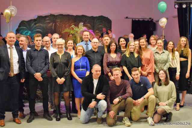 Medewerkers politiezone in de bloemetjes gezet tijdens nieuwjaarsfeest