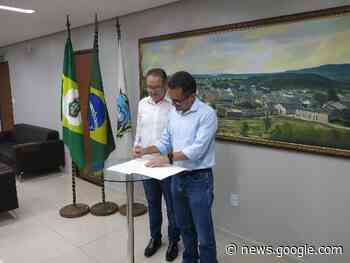 Prefeito do Crato transmite oficialmente cargo ao vice André Barreto ... - Flavio Pinto News