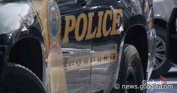 Cobourg, Ont. police seek 2 suspects following knife-point store robbery - Global News