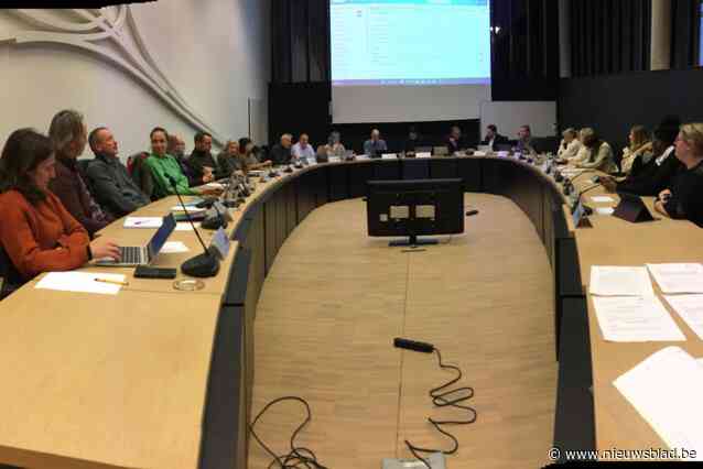 GEMEENTERAAD. Lummense schepen van Erediensten: “Huidige kerkenbeleidsplan trekt op niets”