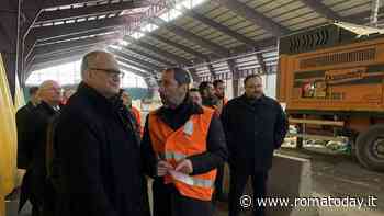 Rifiuti, Gualtieri al tritovagliatore di Ostia: "Impianti così semplificano la logistica"