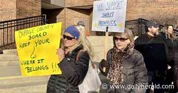 Gun ban debate draws hundreds to DuPage County complex in Wheaton