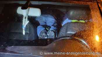 Kuriose Flucht vor der Polizei: Männer stellen sich auf Audi-Rückbank tot – ohne Erfolg