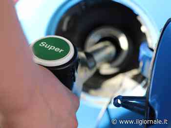 “Resta l’obbligo di esporre i prezzi”. E le sigle si spaccano sulla serrata