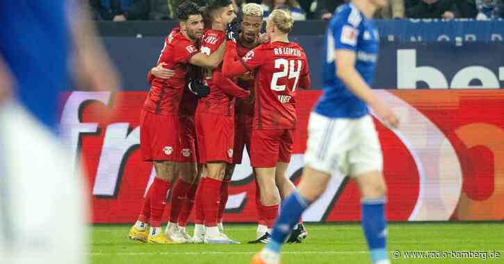 Leipzig siegt klar bei schwachen Schalkern