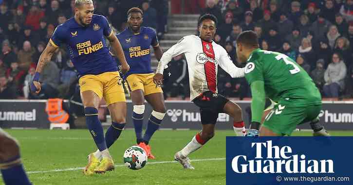 Joelinton gives Newcastle semi-final first leg win at 10-man Southampton