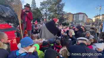 La Befana del vigile a Belluno, fra auto storiche e attenzione ai ... - Corriere Delle Alpi