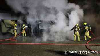 Bus volledig afgebrand in De Lier - WOS.nl