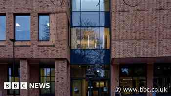 Bankrupt Thurrock council plans pay rise for staff