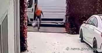 Bewakingscamera filmt koerier bij levering in Pittem: “Niet ... - Het Laatste Nieuws