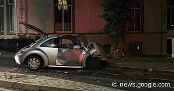 Volkswagen ramt boom langs stadsgracht: Zwollenaar (33 ... - De Stentor