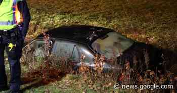 Auto belandt in sloot na botsing tegen boom in Son en Breugel ... - Eindhovens Dagblad