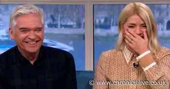 This Morning's Holly Willoughby told to be 'professional' by Phillip Schofield as chaos ensues